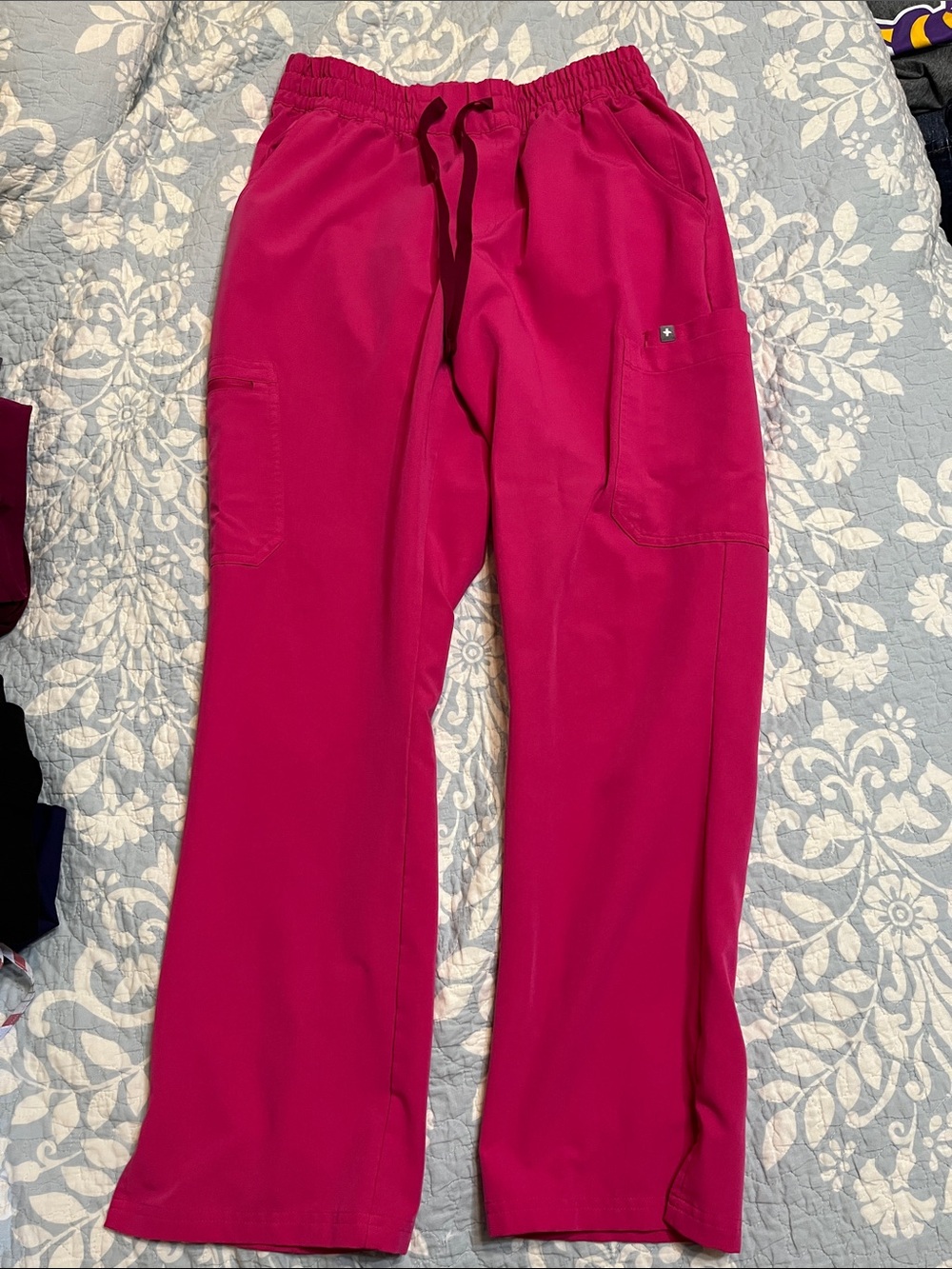 Women’s FIGS Bright Fuchsia Cargo Jogger Pants - Comfortable Everyday Bottoms